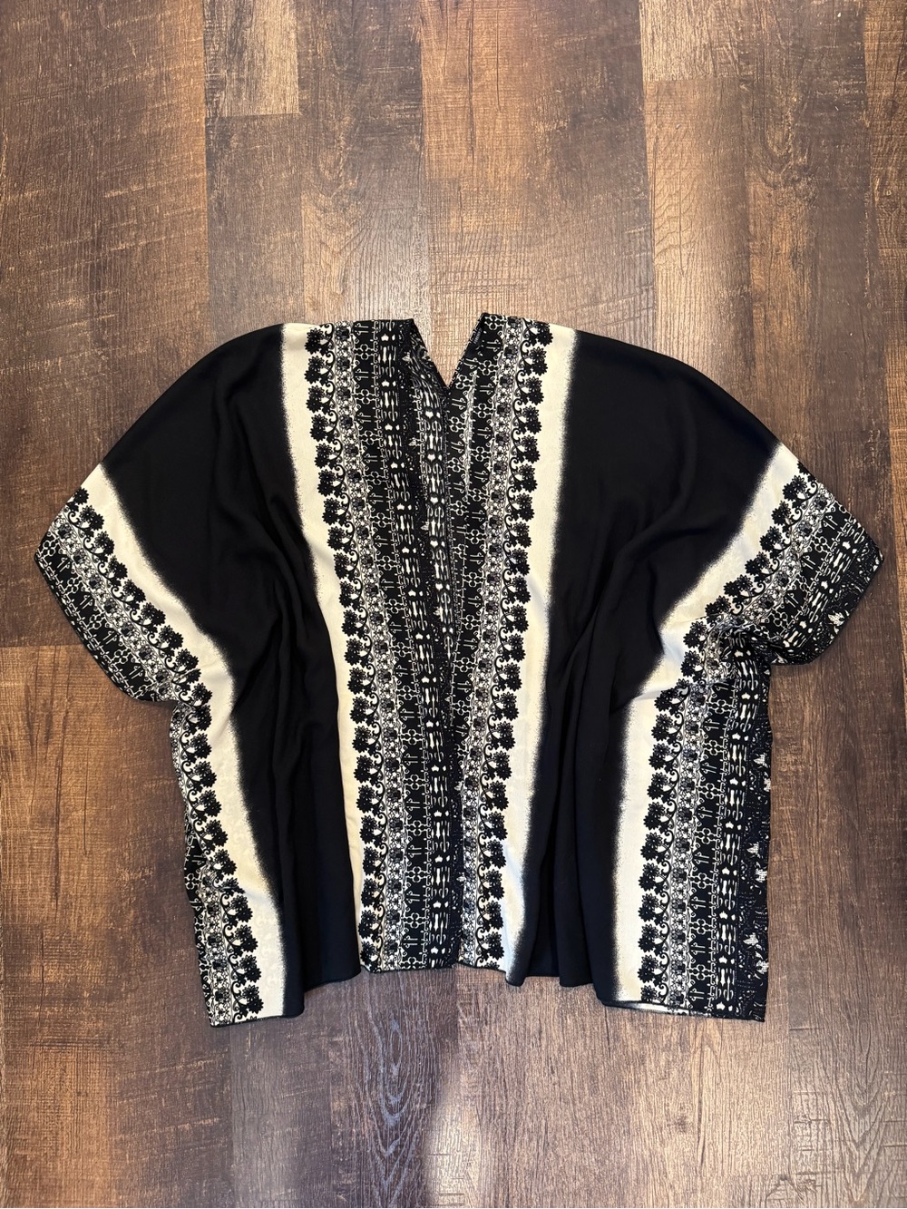 Forever21 black and cream floral kimono